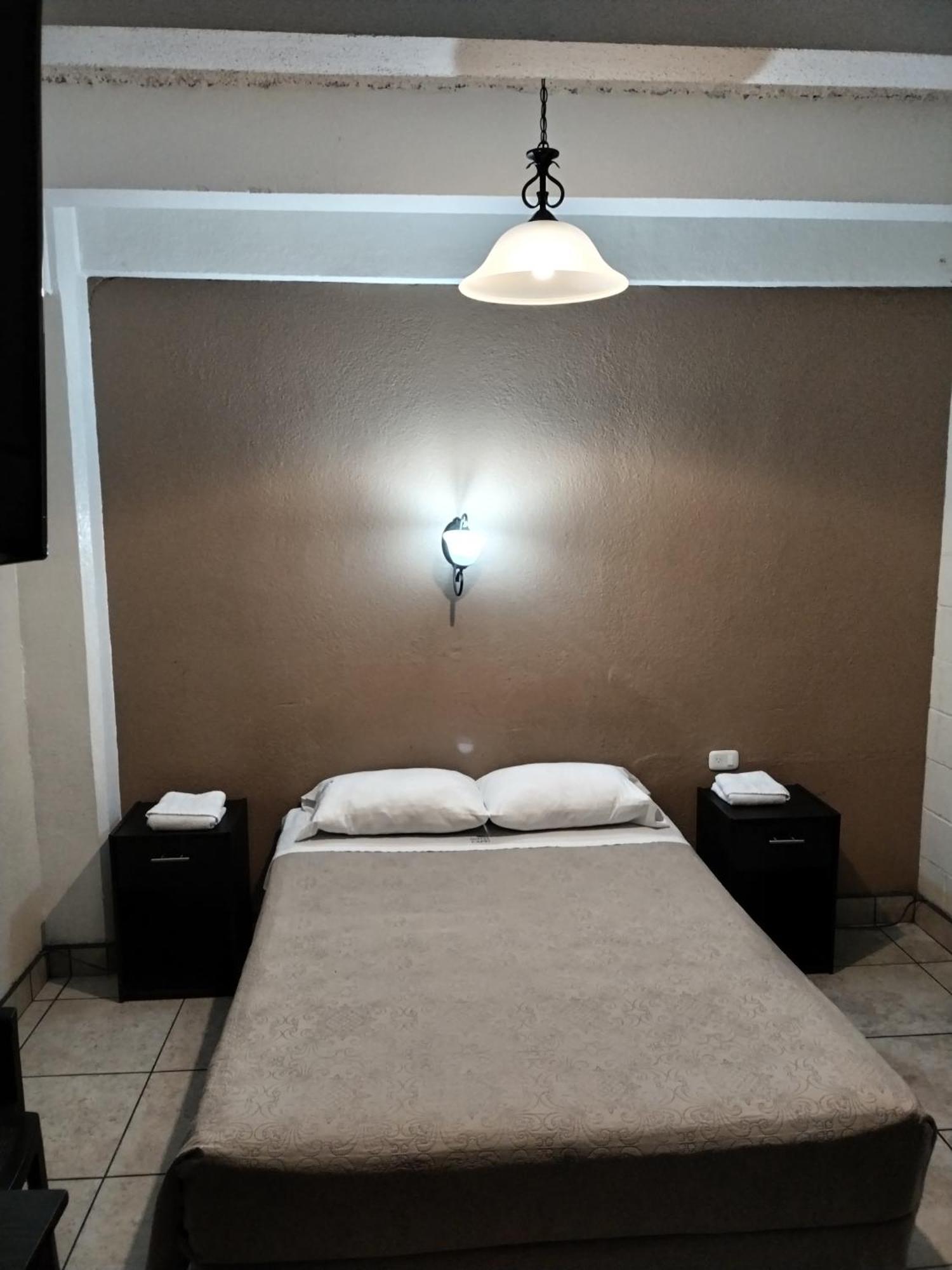 Hotel Capri Гватемала Экстерьер фото